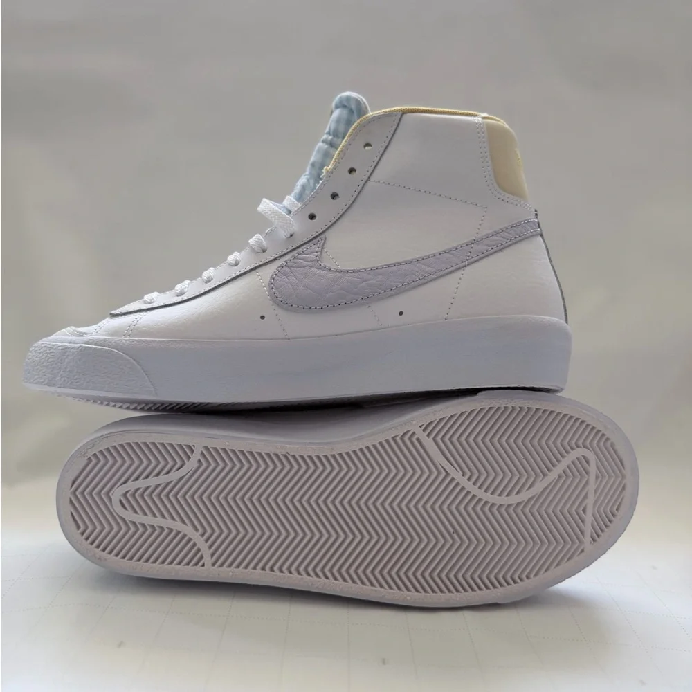 Nike White and Light Gray High-Tops